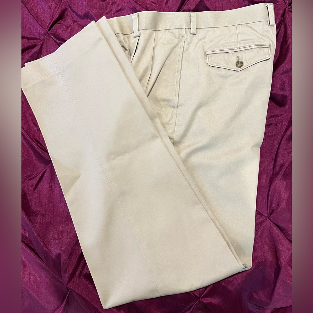 LLBean men pants, 33*36, tan color, EUC